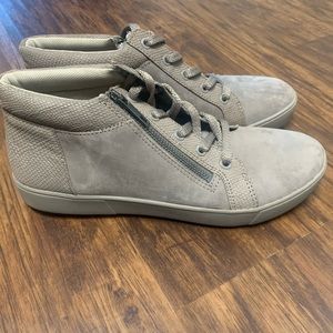 Naturalizer Sneakers